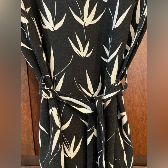 La Fée Maraboutée little summer dress fits like medium. - Picture 7 of 9